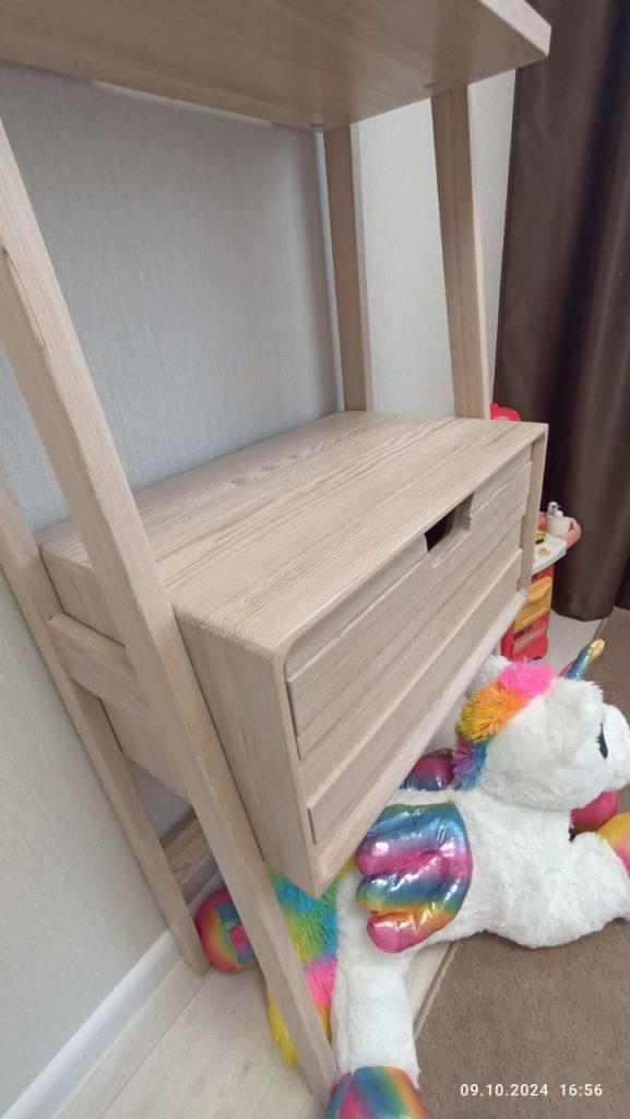 Стеллаж из массива ясеня с ящиком