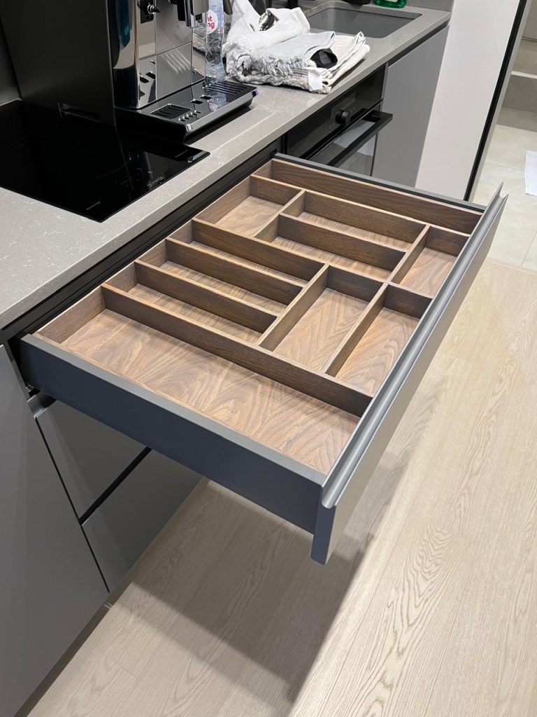 Лоток для столовых приборов из дуба