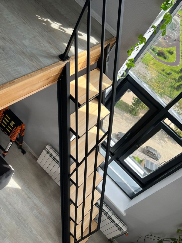 Ступени из лиственницы в металлокаркасе