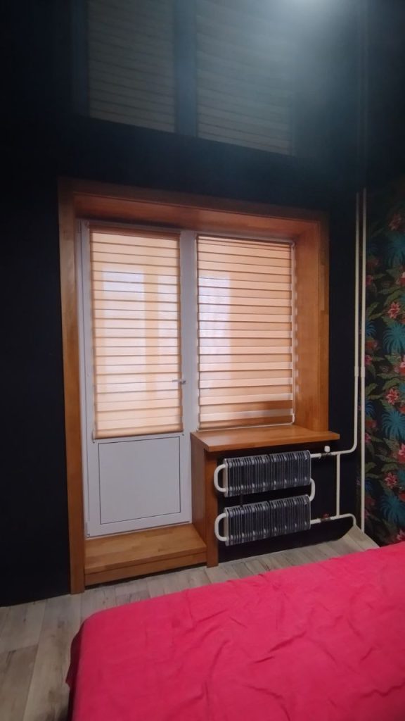 Отделка балконного блока массивом бука