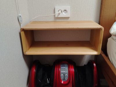 Прикроватные полки из массива бука