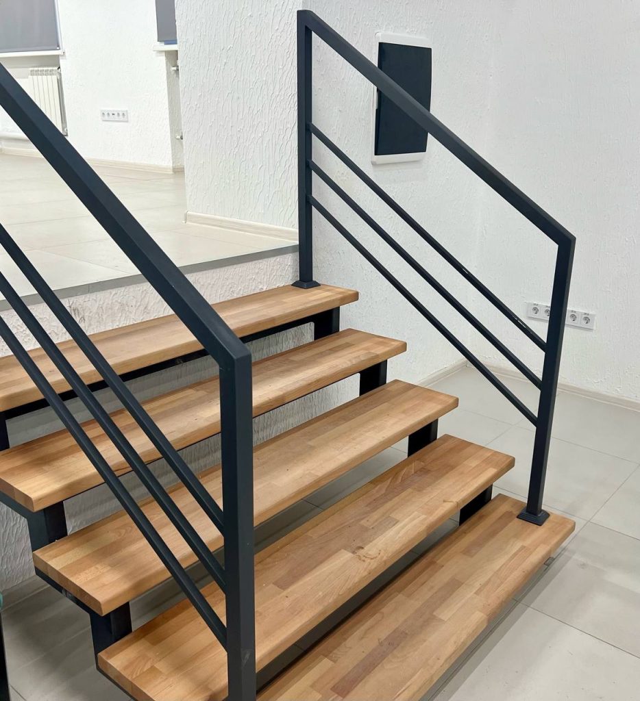 Ступени из бука для металлического каркаса